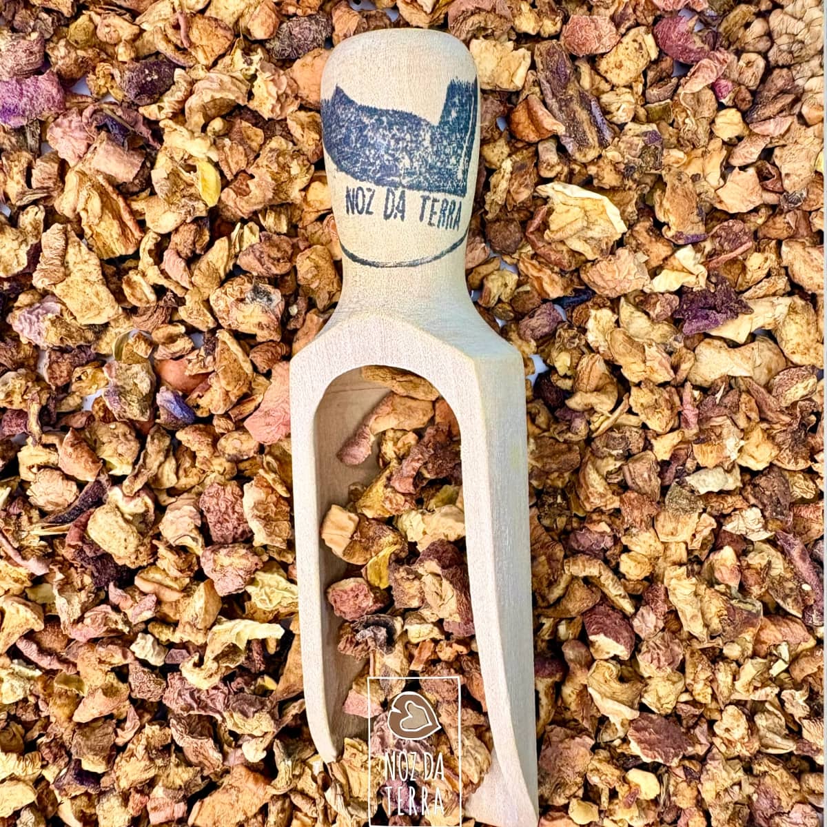 Infusão Turco de Maçã preparada com pedaços de maçã desidratada, de aroma frutado e sabor naturalmente suave e agradável.