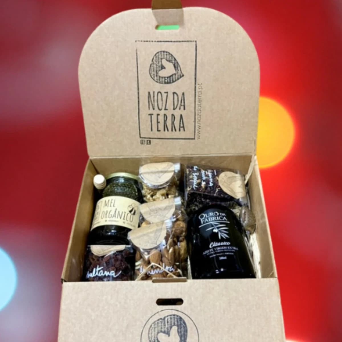 Uma seleção cuidada de produtos portugueses de qualidade superior, ideal para oferecer em qualquer ocasião especial.